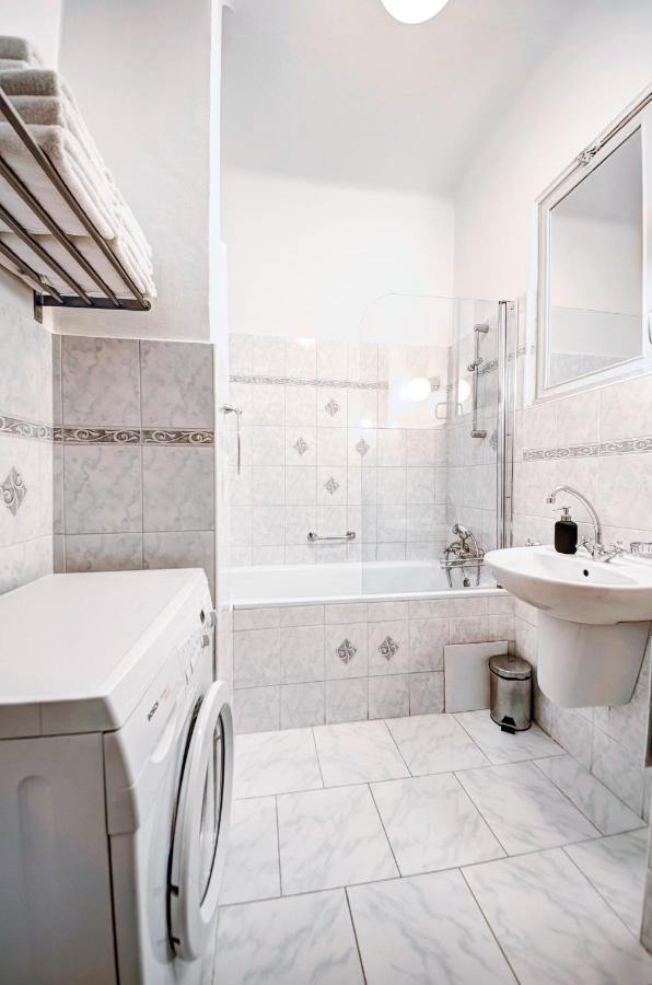 Turnkey I Vintage Terrace Apartment Prague Exterior photo